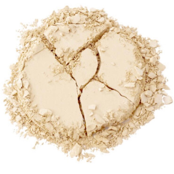 Stila 20 Illuminating Powder Foundation Refill - Picture 4 of 6